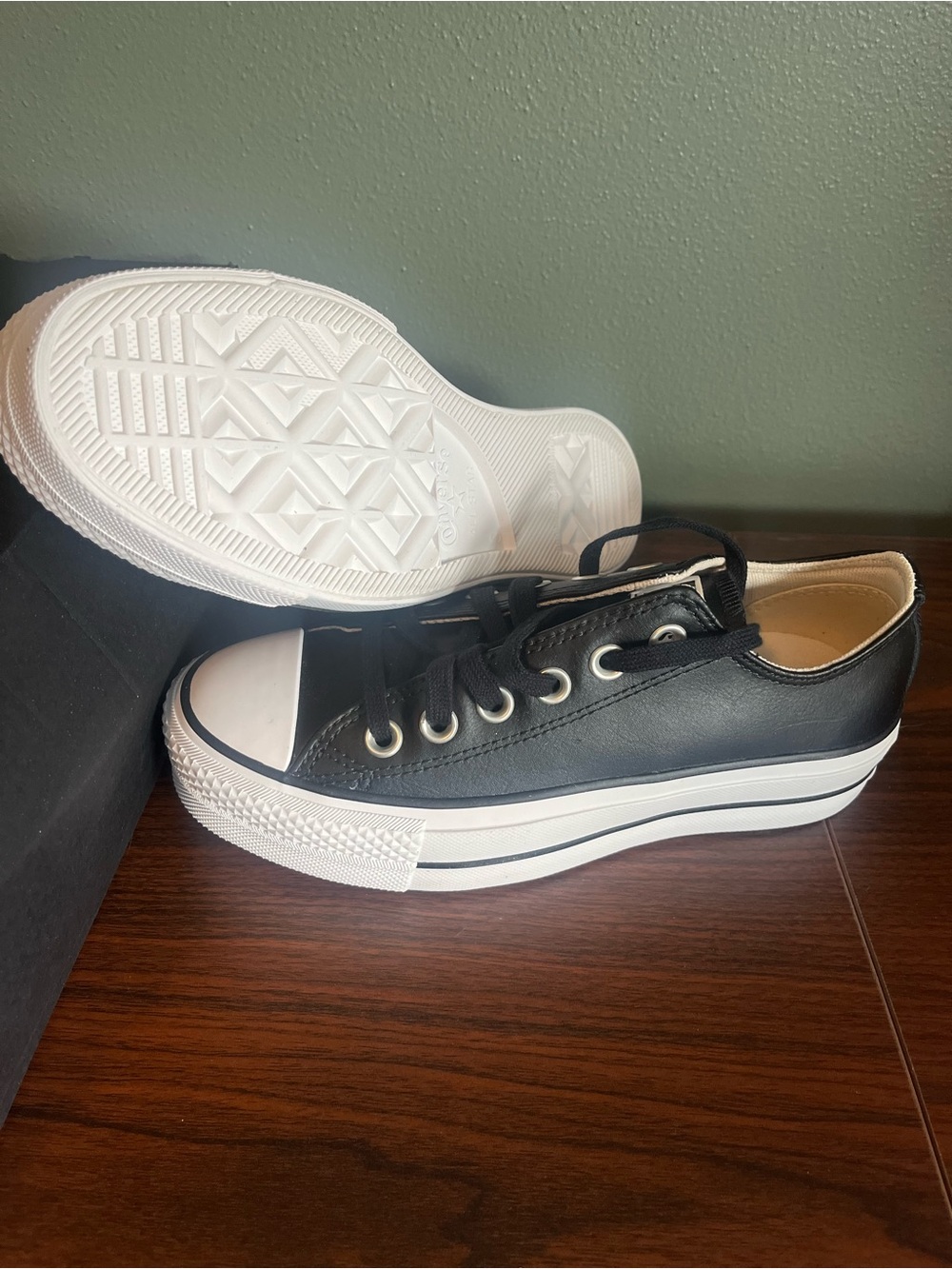 Converse Chuck Taylor All Star Lift Platform Leather Black Womenβs 5 NEW